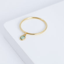 Load image into Gallery viewer, Swinging oval green sapphire ring
