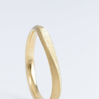 Currents 2.8mm yellow gold ring