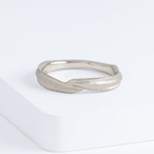 Load image into Gallery viewer, Eucalyptus 3.6mm white gold ring
