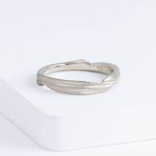 Load image into Gallery viewer, Eucalyptus 3.6mm white gold ring
