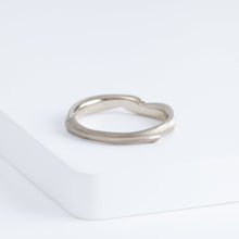 Load image into Gallery viewer, Eucalyptus 3.6mm white gold ring
