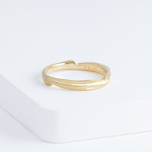 Load image into Gallery viewer, Eucalyptus 3.0mm yellow gold ring
