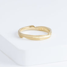 Load image into Gallery viewer, Eucalyptus 3.0mm yellow gold ring

