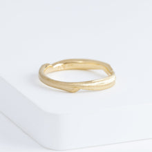 Load image into Gallery viewer, Eucalyptus 3.0mm yellow gold ring
