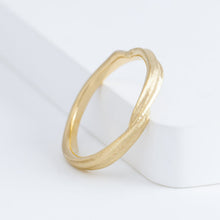 Load image into Gallery viewer, Eucalyptus 3.0mm yellow gold ring
