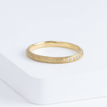 Load image into Gallery viewer, Plumage timeless 2.0mm yellow gold ring with five diamonds
