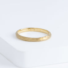 Load image into Gallery viewer, Plumage timeless 2.0mm yellow gold ring with five diamonds
