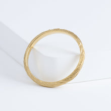 Load image into Gallery viewer, Plumage timeless 2.0mm yellow gold ring with five diamonds
