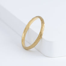 Load image into Gallery viewer, Plumage timeless 2.0mm yellow gold ring with five diamonds
