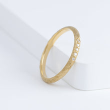 Load image into Gallery viewer, Plumage timeless 2.0mm yellow gold ring with five diamonds
