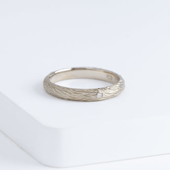 Plumage timeless 2.7mm white gold ring with one diamond