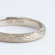 Load image into Gallery viewer, Plumage timeless 2.7mm white gold ring with one diamond
