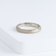 Load image into Gallery viewer, Plumage timeless 2.7mm white gold ring with one diamond
