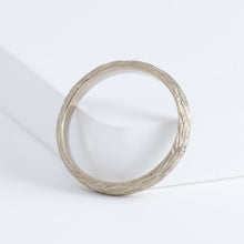 Load image into Gallery viewer, Plumage timeless 2.7mm white gold ring with one diamond
