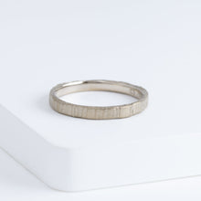 Load image into Gallery viewer, Eon 2.5mm white gold ring

