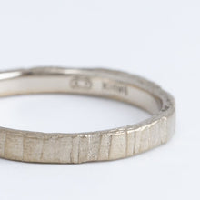 Load image into Gallery viewer, Eon 2.5mm white gold ring
