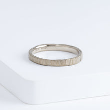 Load image into Gallery viewer, Eon 2.5mm white gold ring
