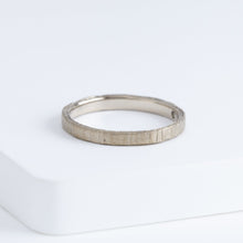 Load image into Gallery viewer, Eon 2.5mm white gold ring
