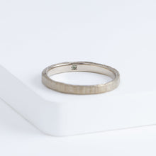 Load image into Gallery viewer, Eon 2.5mm white gold ring
