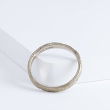 Load image into Gallery viewer, Eon 2.5mm white gold ring
