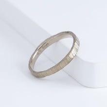 Load image into Gallery viewer, Eon 2.5mm white gold ring
