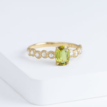 Pebble little one-of-a-kind green sapphire ring