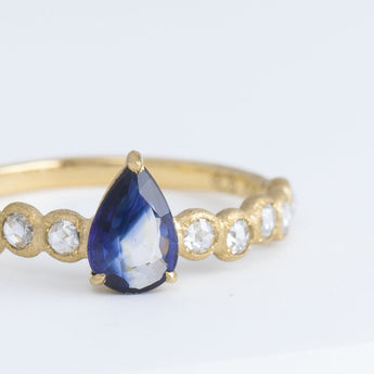 Pebble little one-of-a-kind pear shaped bi-color sapphire ring