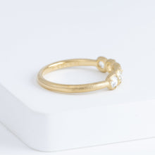Load image into Gallery viewer, Pebble diamond ring
