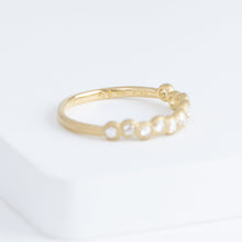Load image into Gallery viewer, Pebble little diamond ring
