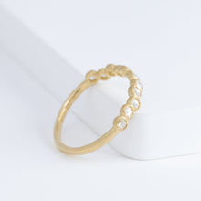 Load image into Gallery viewer, Pebble little diamond ring
