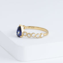 Load image into Gallery viewer, Pebble little one-of-a-kind pear shaped bi-color sapphire ring
