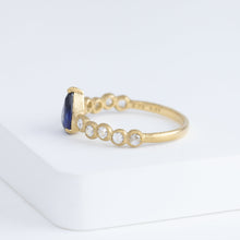 Load image into Gallery viewer, Pebble little one-of-a-kind pear shaped bi-color sapphire ring
