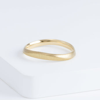 Currents 2.8mm yellow gold ring