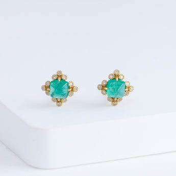 Spread sugarloaf emerald studs