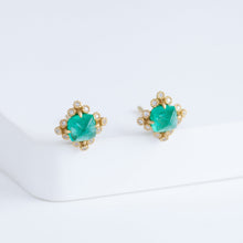 Load image into Gallery viewer, Spread sugarloaf emerald studs
