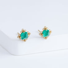 Load image into Gallery viewer, Spread sugarloaf emerald studs
