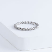 Load image into Gallery viewer, Twist diamonds platinum ring
