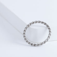 Load image into Gallery viewer, Twist diamonds platinum ring
