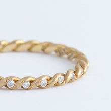 Load image into Gallery viewer, Twist diamonds ring
