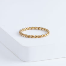 Load image into Gallery viewer, Twist diamonds ring

