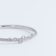 Load image into Gallery viewer, Spread six diamonds platinum ring
