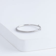 Load image into Gallery viewer, Spread six diamonds platinum ring
