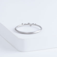 Load image into Gallery viewer, Spread six diamonds platinum ring
