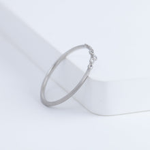 Load image into Gallery viewer, Spread six diamonds platinum ring
