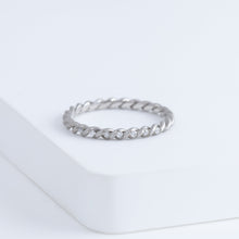 Load image into Gallery viewer, Twist diamonds platinum ring
