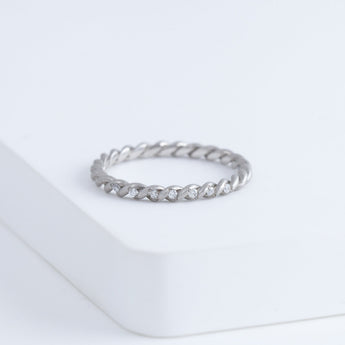 Twist diamonds platinum ring