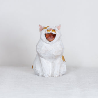 Ryoji Bannai - #2604 Brown and white yawning cat