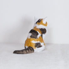 Load image into Gallery viewer, Ryoji Bannai - #2612 Calico sitting cat
