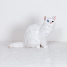Load image into Gallery viewer, Ryoji Bannai - #2614 White odd eye side sitting cat
