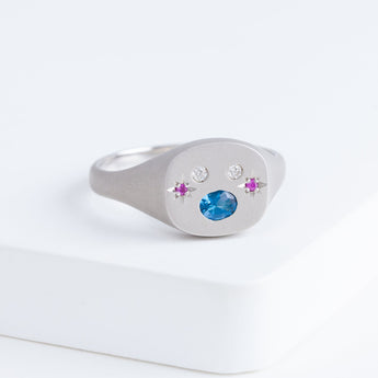 Big oval mouth face signet ring with sapphire cheeks and white diamond eyes